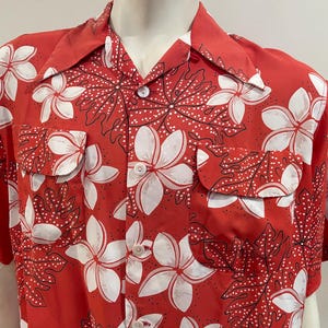 Vintage 40s Rayon Hawaiian Salmon and White Floral Hibiscus Flowers Print Loop Collar Like New Shirt