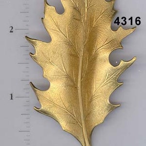 1 piece raw brass oak holly leaf vintage embellishment ornament #4316