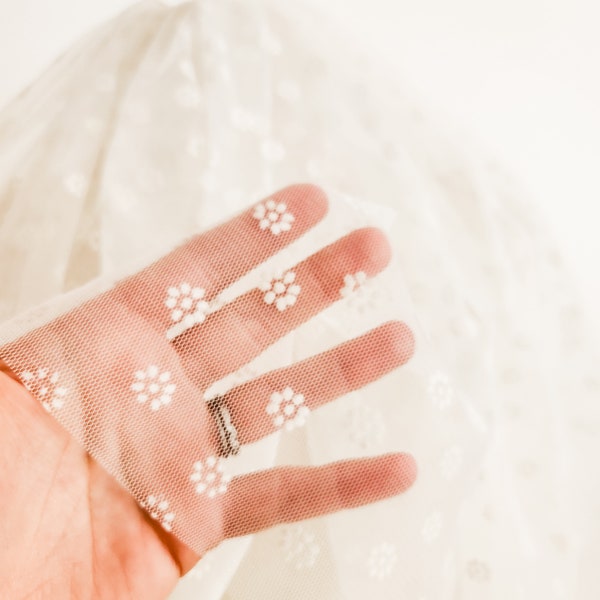 The Mini Daisy May Floral Veil White