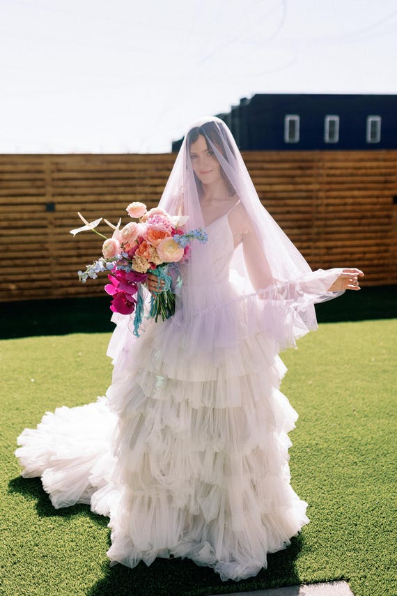 Véu de Noiva Vintage Valentine com Babados e Blush em Roxo Lavanda - Main Image