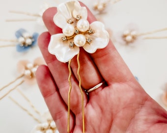 Bridgerton Vintage Floral Hair Pin in Ivory