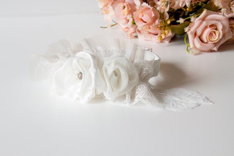 White dog wedding leash and collar with roses and lace, girly dog collar, lace dog collar, rose dog collar, dog wedding attire image 6