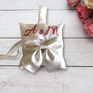 Cuscino porta fedi per cani, cuscino porta anelli, cane porta fedi, cuscino per matrimonio con iniziali ricamate e personalizzabile