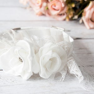 White dog wedding leash and collar with roses and lace, girly dog collar, lace dog collar, rose dog collar, dog wedding attire image 3