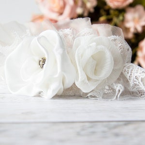 White dog wedding leash and collar with roses and lace, girly dog collar, lace dog collar, rose dog collar, dog wedding attire image 2