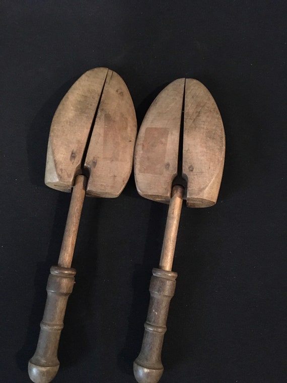 Vintage wood men’s shoe stretchers/pair - image 6