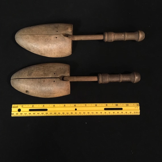 Vintage wood men’s shoe stretchers/pair - image 3