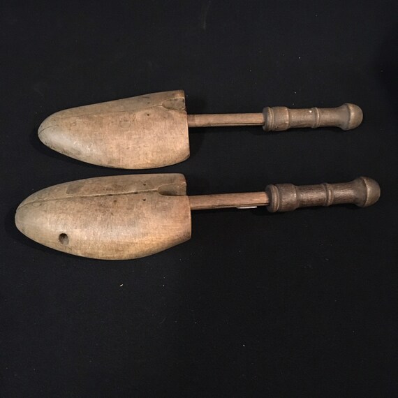 Vintage wood men’s shoe stretchers/pair - image 4