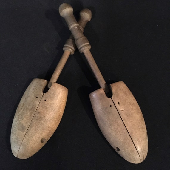 Vintage wood men’s shoe stretchers/pair - image 2