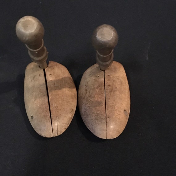 Vintage wood men’s shoe stretchers/pair - image 5