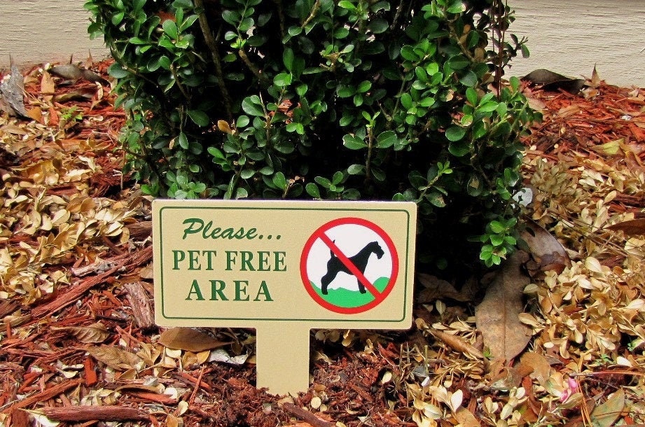 Pet Free Area Sign | No Dog Poop Stake | No Poop No Pee Sign | No Dog Poop Sign | Eco-friendly | Dog Pooping Sign | Keep Dogs Off Lawn Sign