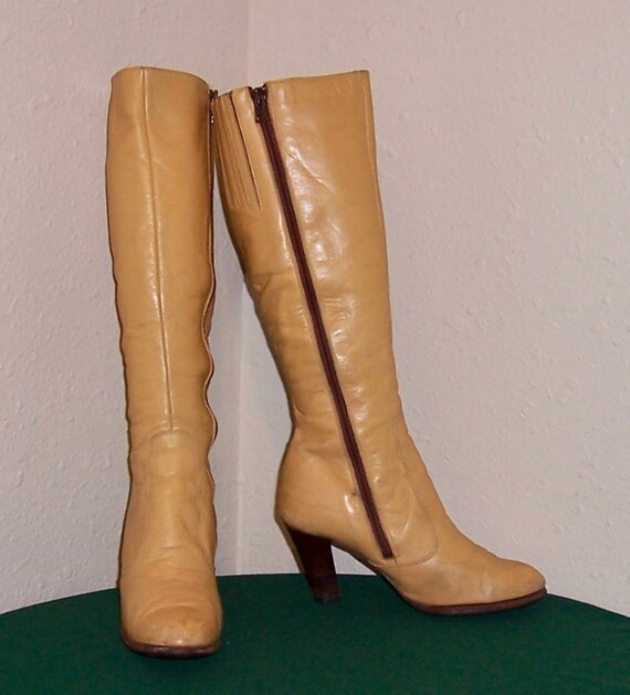 SZ 6.5 Vintage haut espagnol jaune véritable cuir 1980 s femmes genou Zip Lujano bottes. SZ 6.5 Vintage haut espagnol jaune véritable cuir cuir cuir 1980 s femmes genou Zip Lujano bottes. 7b6803