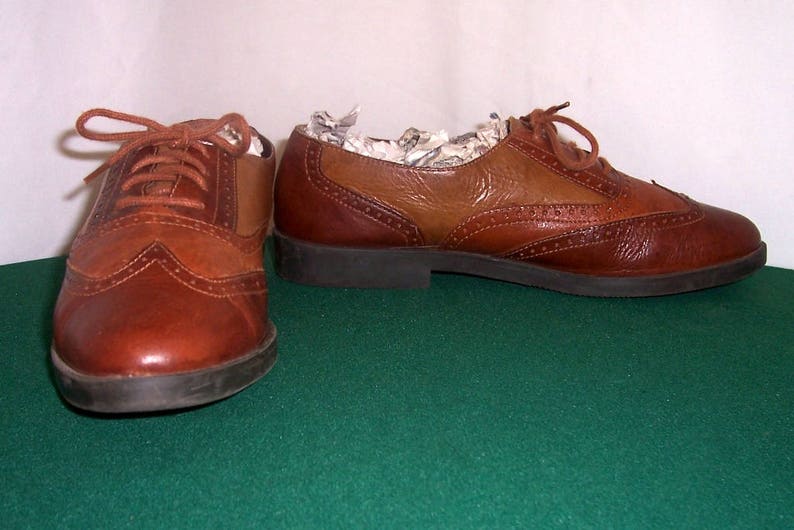 Sz 8 Vintage Multi Color Brown Genuine Leather 1990s Women Flat Lace Up Shoes.