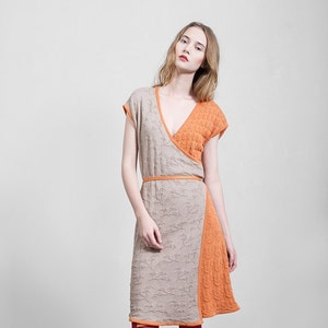 Reiner Baumwolle Strick Kleid, Melange Beige, Orange und Khaki, einzigartiges Design Reliefmuster, limitierte Auflage von polnischen folk Stickerei inspiriert Bild 1