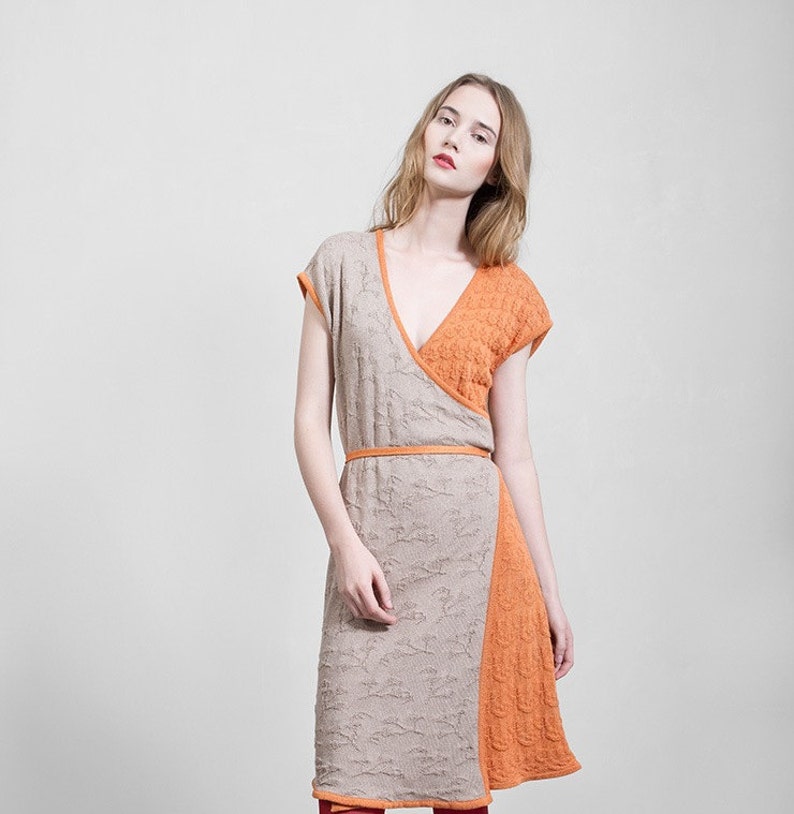 Reiner Baumwolle Strick Kleid, Melange Beige, Orange und Khaki, einzigartiges Design Reliefmuster, limitierte Auflage von polnischen folk Stickerei inspiriert Bild 1