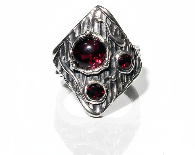 Statement Garnet ring 925 sterling silver size 5 1/2, Handmade ring, Ring, Garnet ring, Natural Garnet, silver ring, Red gemstone - 1 piece