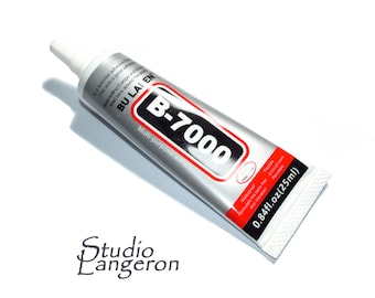 Puede incluir: Un tubo plateado de adhesivo multiusos B-7000 con texto rojo y negro. El tubo está etiquetado "Waterproof, Flexible, Stimulate the taste-free, Anti-Vibration, Paintable" y contiene 0,84 fl. oz (25 ml) de adhesivo.