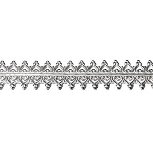 Peut inclure: Garniture en m&eacute;tal argent&eacute; avec un motif de c&oelig;ur r&eacute;p&eacute;t&eacute;. La garniture a un motif d&eacute;licat et complexe.