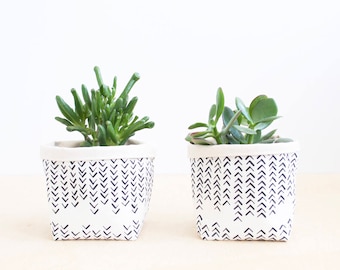 SMALL FABRIC BASKET >> arrows pattern | black | screenprinted | bin | storage | organization | home decor | planter | project basket |