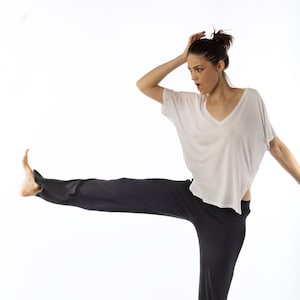 Women&#39;s V Neck Loose Dolman Sleeves Tee/White Cotton Summer T Shirt/Batwing Short Sleeves Blouse/Soft Oversized Top/Casual Streetwear Top