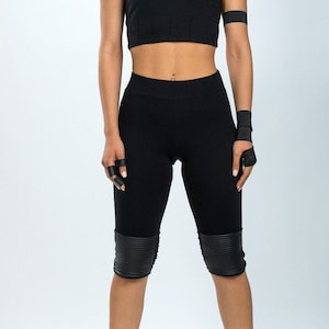 Leggings capri strappati/Leggings capri da donna con ginocchia in finta pelle