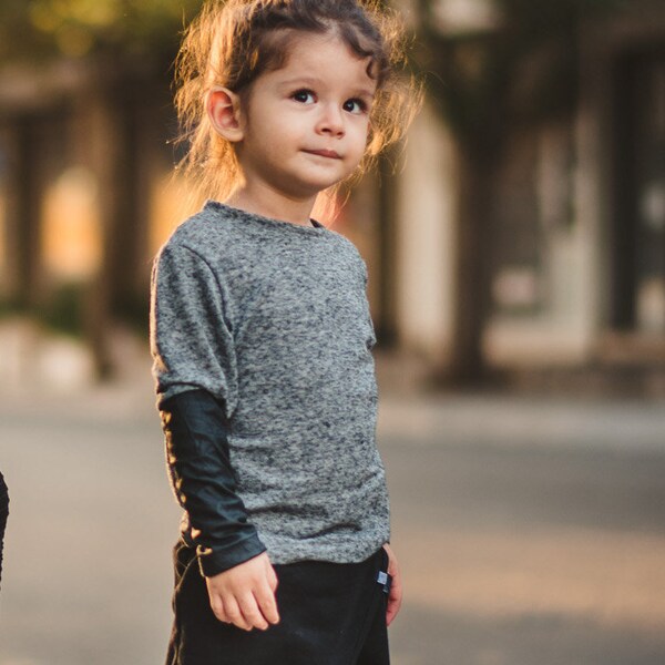 Baumwoll Jungen Langarmshirt mit Leder Ärmel Detail