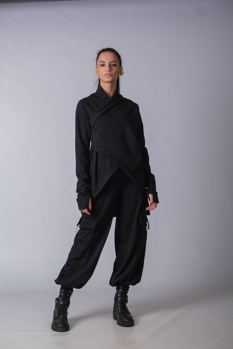 Durable heavy cotton joggers for women featuring spacious pockets and trendy baggy style

Black women’s streetwear cargo pants with soft loungewear feel and wide comfortable fit