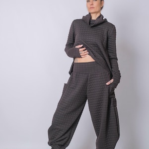 Pantalones harem acolchados negros, pantalones holgados de algodón con tiro caído, loungewear boho vanguardista oversize