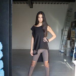 Longline asymmetric loose sleeveless top