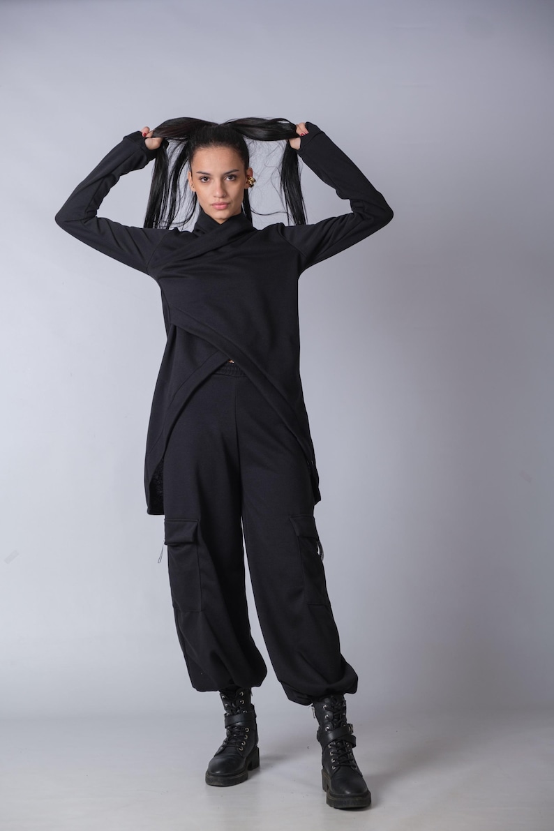 Black techwear sweatpants for women featuring elastic waistband and roomy cargo pockets