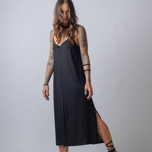 Black strappy midi loose dress/V neck casual side splits dress/Elegant sleeveless midi dress