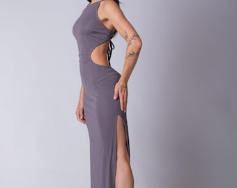 Vestido largo halter sin espalda y corte A con abertura lateral