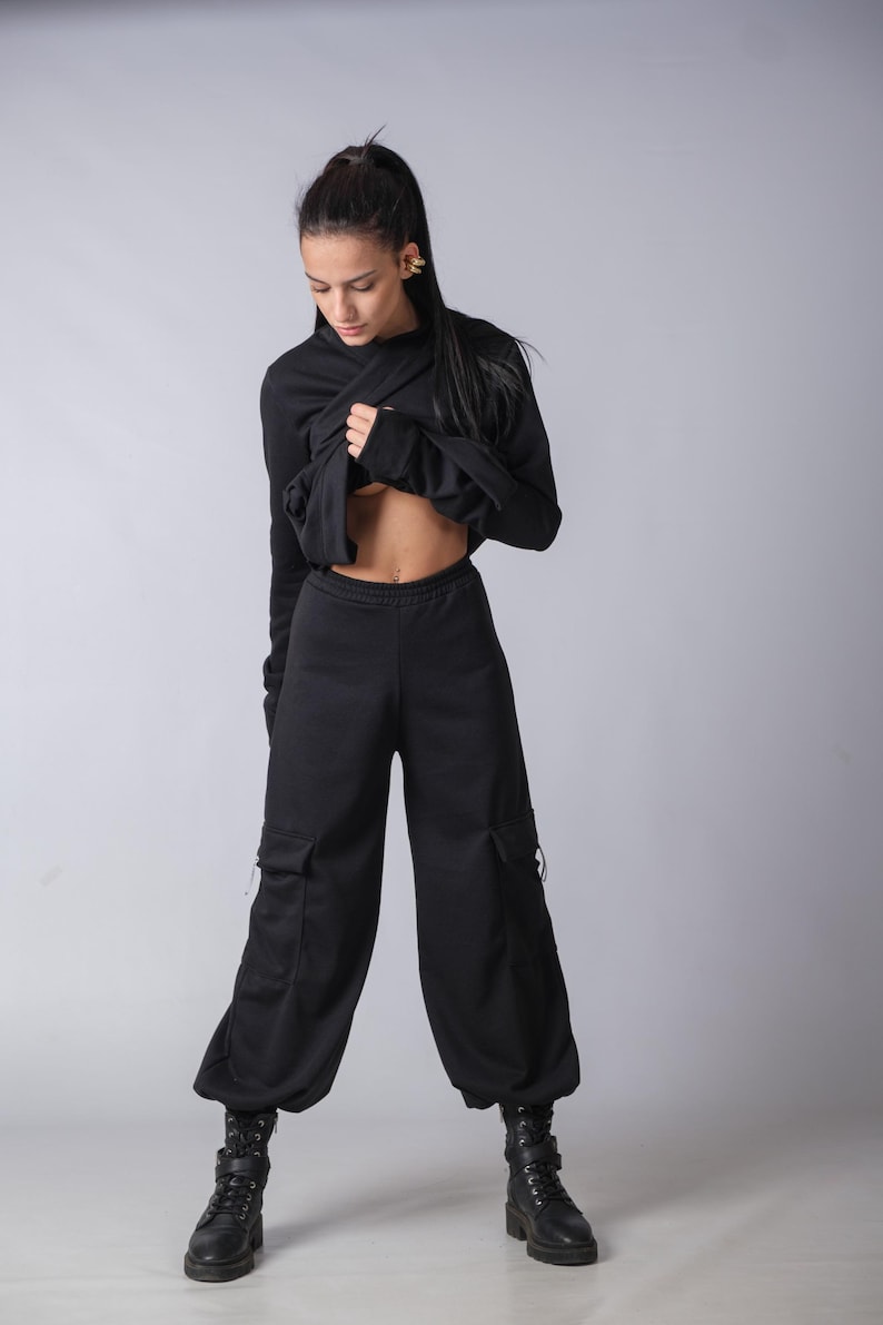 Women’s techwear-inspired baggy pants with adjustable elastic waist and cozy fabric
