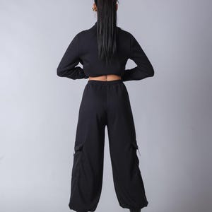 Relaxed fit women’s cargo trousers ideal for pairing with hoodies, crop tops, or sneakers