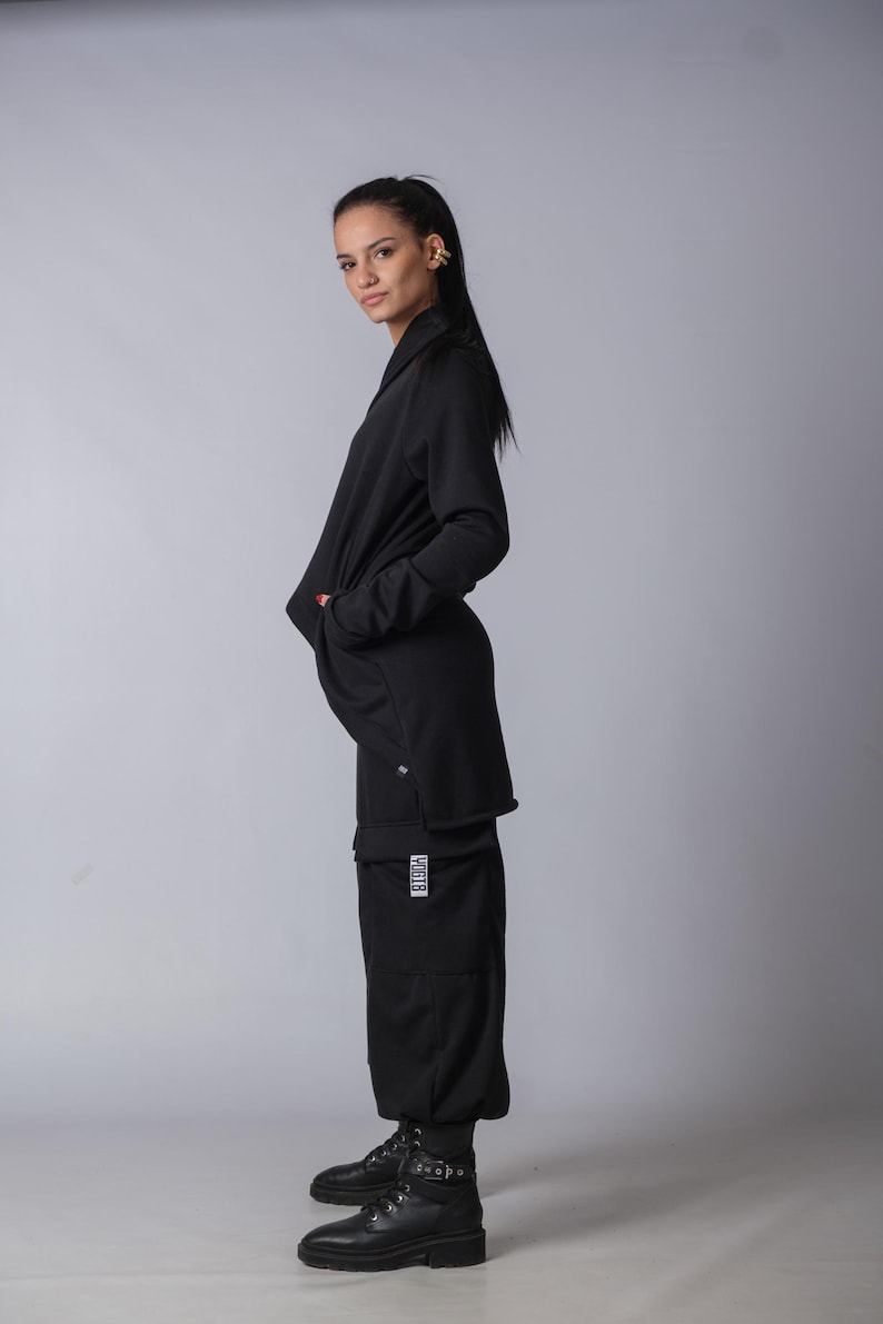 Oversized women’s cargo joggers perfect for streetwear outfits and everyday casual looks