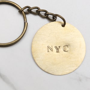 NYC Keychain - New York City - Portachiavi personalizzato personalizzato in metallo stampato - disponibile martellato a mano