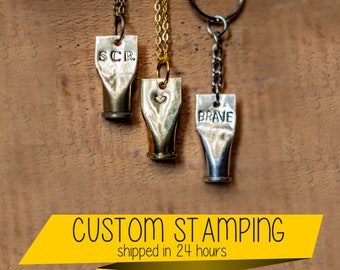 BALAS - Collar o llavero de bala personalizado - Múltiples opciones de cadena y color - ¡Un regalo para tu hombre, mujer o amigo!