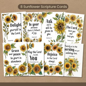 Op de afbeelding: Een set van acht rechthoekige kaarten met aquarel zonnebloemillustraties en gedrukte bijbelverzen. Elke kaart toont unieke bloemstukken en zwarte tekst, waaronder zinnen zoals Delight yourself in the Lord en Rejoice in the Lord always.