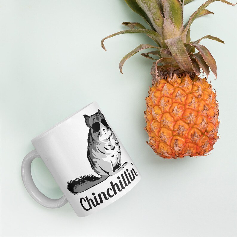 Sportflasche 600 Ml | Design „I’m Just Chinchillin’“ | Weißmetall, 2 Kappen | Von Gift Base