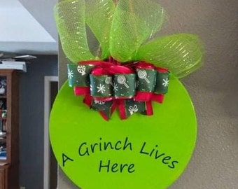 A Grinch lives here wooden door hanger sign