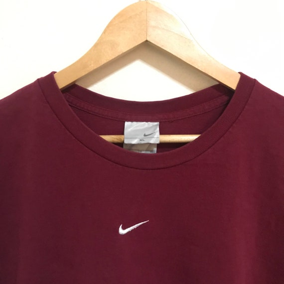 nike t shirt logo in middle