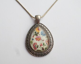 Vintage Necklace Silver Tone Flowers Cabuchon