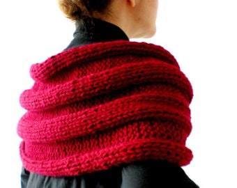 Claret Neck Warmer. Vache d’écharpe rouge de vin. Écharpe de tube de cerise. Bordeaux. Bordeaux Tube Cowl. Cowl en laine tricotée. Cadeau de Noël.