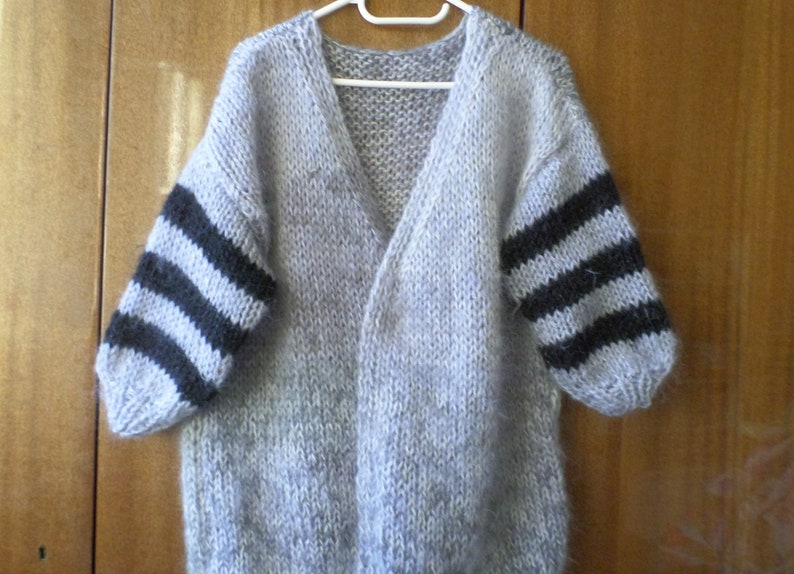 Sofort lieferbar Graue Bernadette Mohair Strickjacke, Warme Winter Strickjacke, Geschenk für Sie, Weihnachtsfrau Geschenk Bild 2