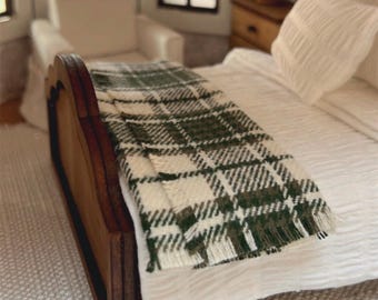 Dollhouse blanket, miniature blanket, miniatures, 1:12 scale, dollhouse decor