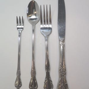 Silverware Lot Oneida and ESTA Stainless Kennett Square Flatware + Esta Cascade Lot =4 Pcs