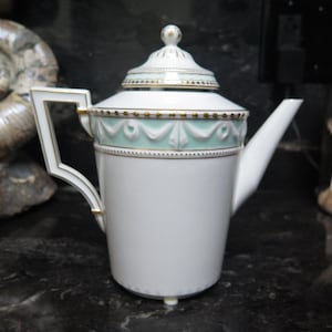 KPM Tea Coffee Pot Kurland Green White with Lid Germany Berlin Porcelain Porzellan Kanne Dekor 26