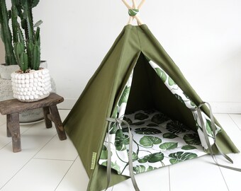 Pet teepee, green cotton canvas, pompoms trim, including cotton pillow. Dog house, cat home, teepee, pet bed, tepee, hotel chic, leafs