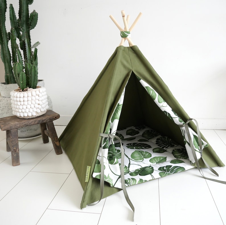 Pet teepee, green cotton canvas, pompoms trim, including cotton pillow. Dog house, cat home, teepee, pet bed, tepee, hotel chic, leafs image 1