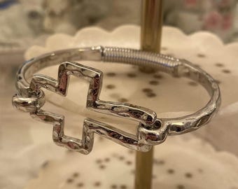Silver Hammered Open Cross Bangle Bracelet